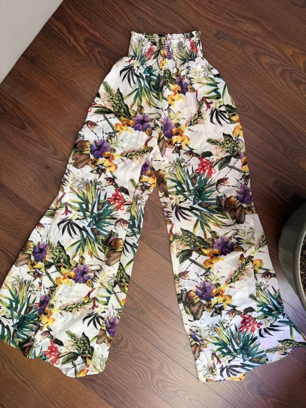 Carmen Marc Valvo White Tropical Floral Wide-Leg Pants with Smocked Detail